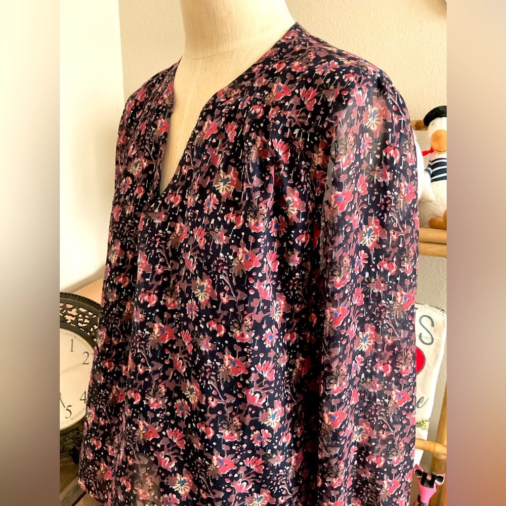 NWOT Faherty Women Silk/Cotton blend Dark Blue and Pink Floral Blouse. Medium.